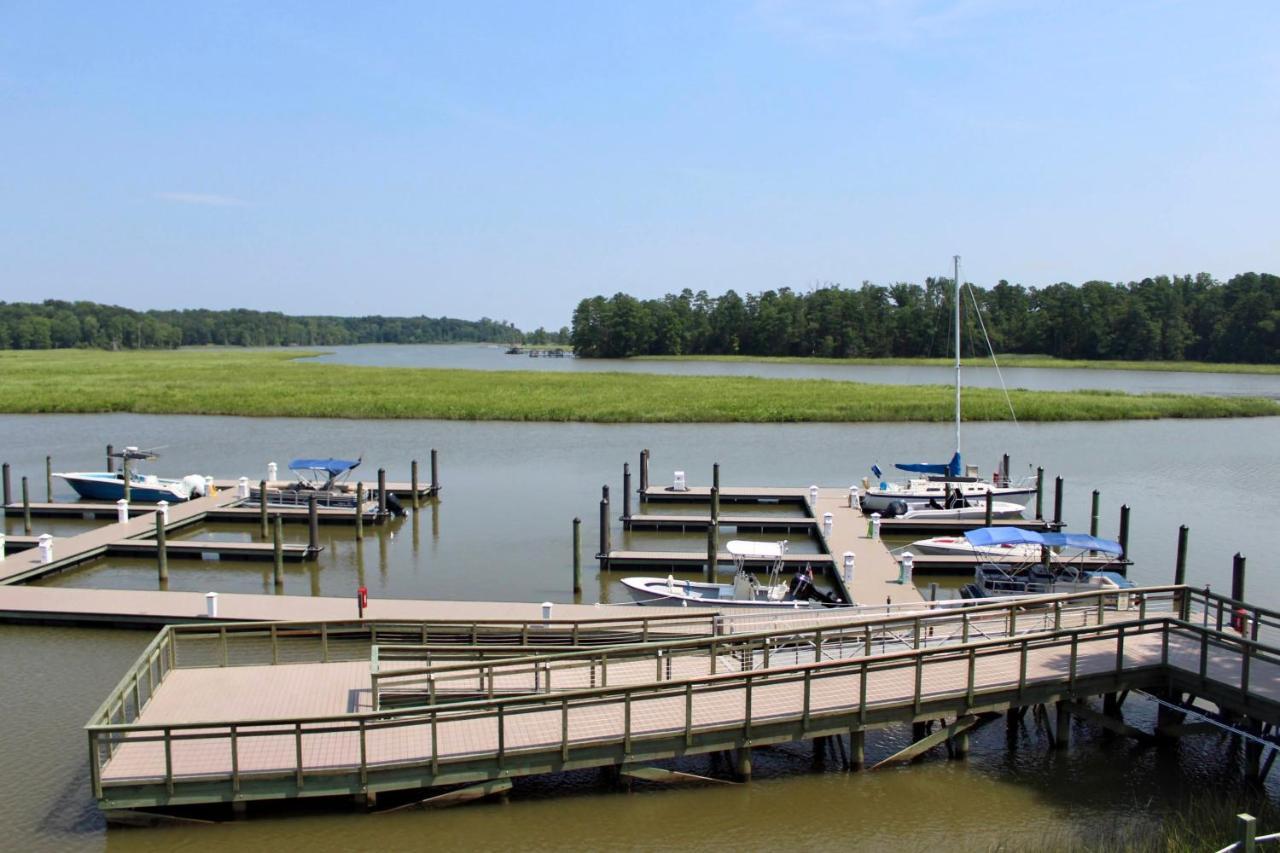 Surry Seafood Company Hotel Exterior foto