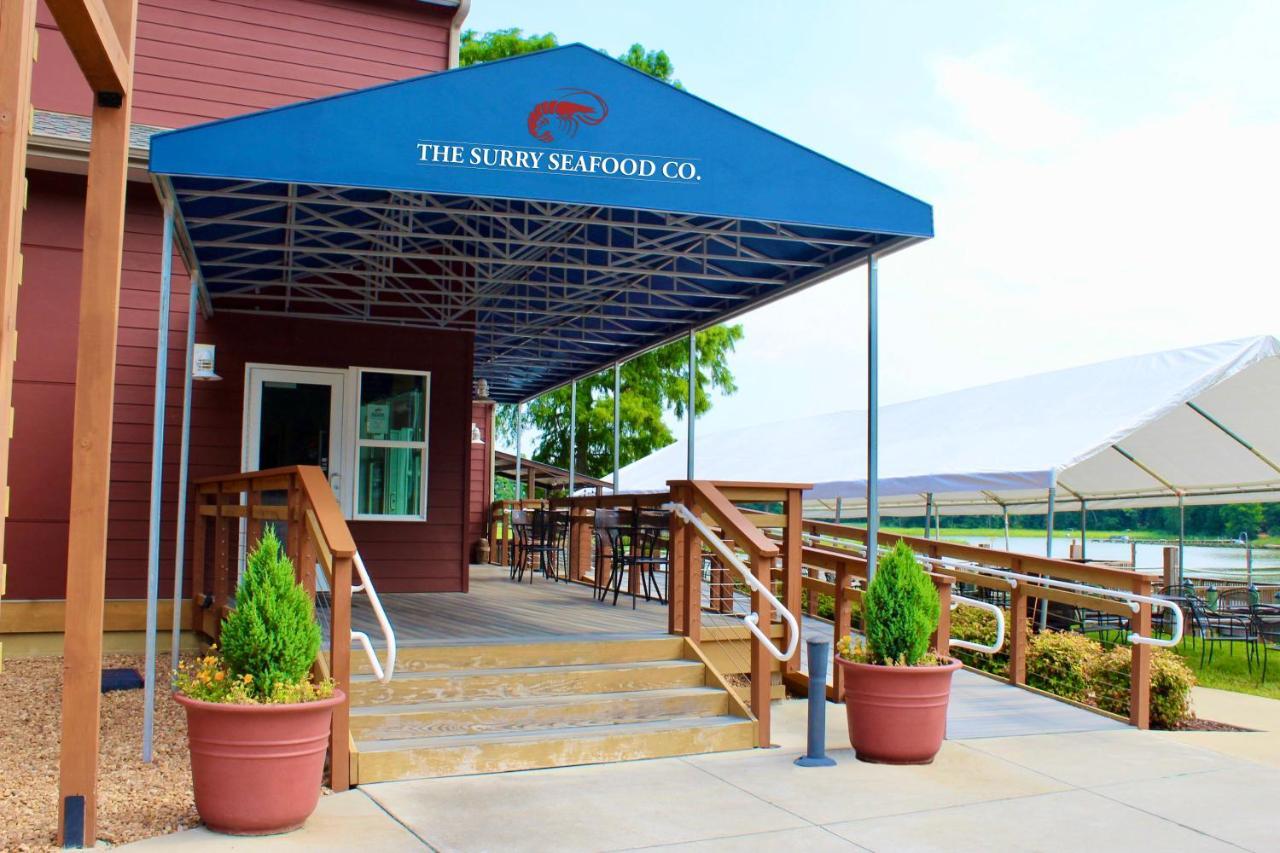 Surry Seafood Company Hotel Exterior foto
