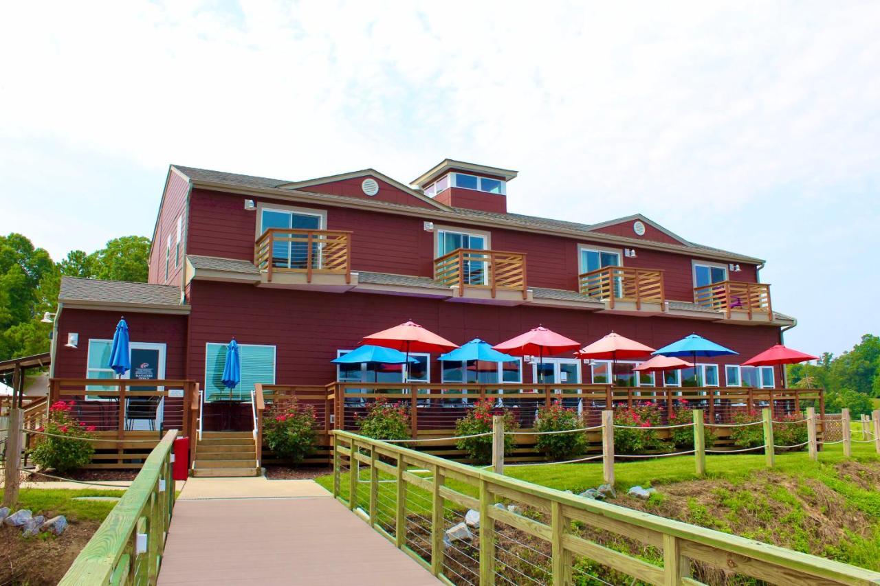 Surry Seafood Company Hotel Exterior foto