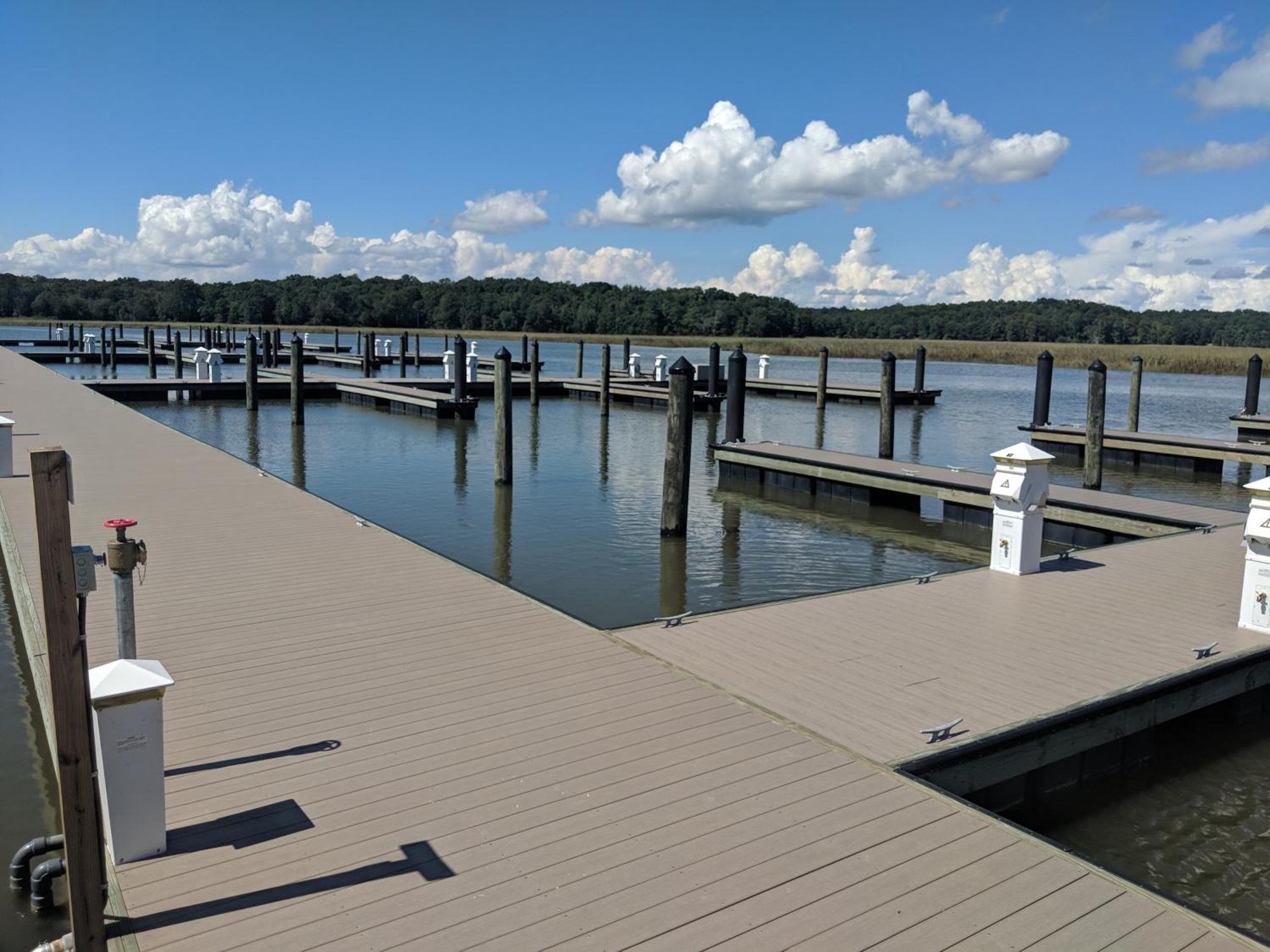 Surry Seafood Company Hotel Exterior foto